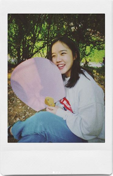 Actor Kim Hyang Gi reveals luscious charmKim Hyang Gi posted three photos on his Instagram on the 3rd.Kim Hyang Gi in the public photo is building a bright Smile with a pink big Debt.Kim Hyang Gi added vintage and adorable charm using a Polaroid photo filter.Meanwhile Kim Hyang Gi is set to star in the film Hansan: The Appearance of Dragons.Photo: Kim Hyang Gi SNS