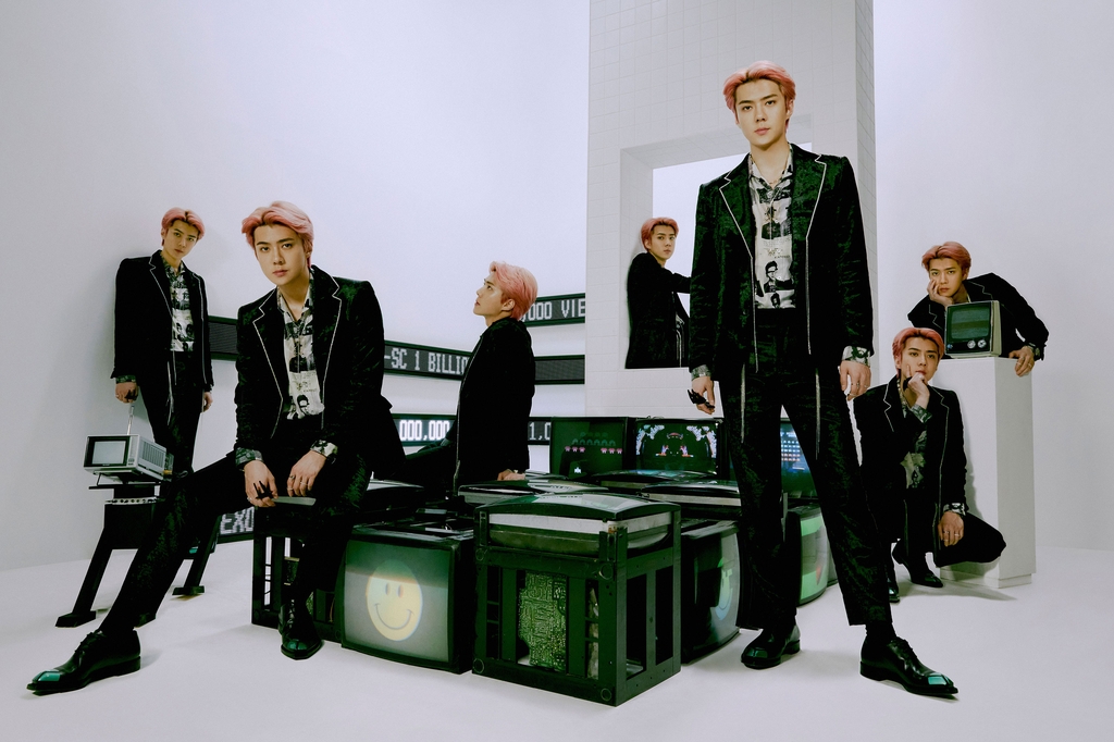 SM Entertainment announced on March 3 that they participated in all nine songs in the Regular 1st album 1 billion views released on the 13th.Sehun and Chanyeol have also written all of the songs in their mini-album What a Life released in July last year.Among the songs in the new album, they showed off their own composition skills by composing not only lyrics but also songs such as Chuck, Wings and On Me.Gaeko of hip-hop group dynamic duo who worked in the previous work was responsible for producing the whole song again.Singer and producer Gray (GRAY), Boybee of hip-hop group rhythm power and Hangju also collaborated with various artists to complete the new album.The album and the title song of the same name were featured by singer Moon (MOON).This song is a hip-hop genre song that combines funky guitar sound and disco rhythm. It features lyrics that compare the mind to the video repeatedly to the heart to watch the lover.