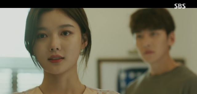 Han Sun-hwa asked Kim Yoo-jung to quit the convenience store; Kim Yoo-jung accepted the request for Ji Chang-wook.In the 6th episode of SBSs Golden Globe Drama Sunset Star (playplayed by Son Geun-joo and directed by Lee Myung-woo), misunderstandings and wounds were piled up between Choi Dae-heon (Ji Chang-wook) and Han Sun-hwa.Choi Dae-heon tried to explain Yoo Yeon-jus article photo with Jung Sae-byeol, but Yoo Yeon-ju didnt even give him an opportunity to explain it.On this day, Choi Dae-heon went to the front of the headquarters and asked Yoo Yeon-ju to give me time.However, Yoo Yeon-ju said, I have a promise. He got into Cho Seung-joons car and hurt Choi Dae-heon.Choi Dae-heon, left alone, said, Yoo Yeon-ju changed to Cho Seung-jun. Choi Dae-heon is not unfair. You did it first.I do not know the picture of the fisherman, he said, listening to his former colleagues and thinking deeply.Choi Dae-heon decided to fire Jeong Sae-byeol (Kim Yoo-jung).However, when I tried to notify him of the dismissal, he did not fall to the star who was lying in the room with a appendix and waiting for a convenience store to go to work.Eventually, Choi Dae-heon delayed the notice, saying, Lets talk later.Then, Choi Dae-heon and Yoo Yeon-ju intervened to Hye-ja Kim (Kyom Mi-ri), the mother of Yoo Yeon-ju.Hye-ja Kim deliberately delivered a delivery to the Choi Dae-heon convenience store and insulted Choi Dae-heon in front of Yoo Yeon-ju, calling him the delivery uncle.Yoo Yeon-ju pretended to leave unharmed but could not leave Choi Dae-heon, who was sure to be hurt.Yoo Yeon-ju met a star-studded star instead of Choi Dae-heon.Yoo Yeon-ju handed over all the responsibilities to the star and said, I have never fought for two years before Mr. Daehyun and Mr.Its so hard to fight because of Mr. Chung, not our problem, so I came to replace what Mr. Daehyun cant say.I do not want to cause any more problems between us, but I want you to quit the convenience store Alba. seo yu-na