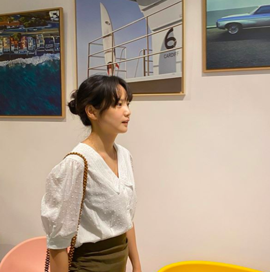 Actor Yoon Seung-ah told Weekends daily life.Yoon Seung-ah posted a short message on Sunday on his SNS on the afternoon of the 5th.If you look at the photos you have released together, you can get a glimpse of the fashion style of Yoon Seung-ah, who matches the skirt with the blouse.The charm of Yoon Seung-ah, who is still 38 years old and boasts a college student-like charm, is enough to catch the attention of fans.Yoon Seung-ah marriages actor Kim Moo Yeol on April 4, 2015, and does not raise a child.Yoon Seung-ah SNS
