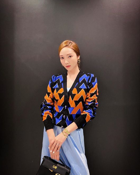 Singer Jessica showed off her luxurious charm.Jessica posted a picture on her Instagram on the 5th with a camera emoticon with an article called by Fertilisation and a recent situation.In the photo, Jessica in a unique pattern cardigan poses.Jessicas beauty, which digests a small face and any hairstyle, catches the eye.Meanwhile, Jessica has been steadily performing with the release of Call Me Before You Sleep last October.Jessica Instagram