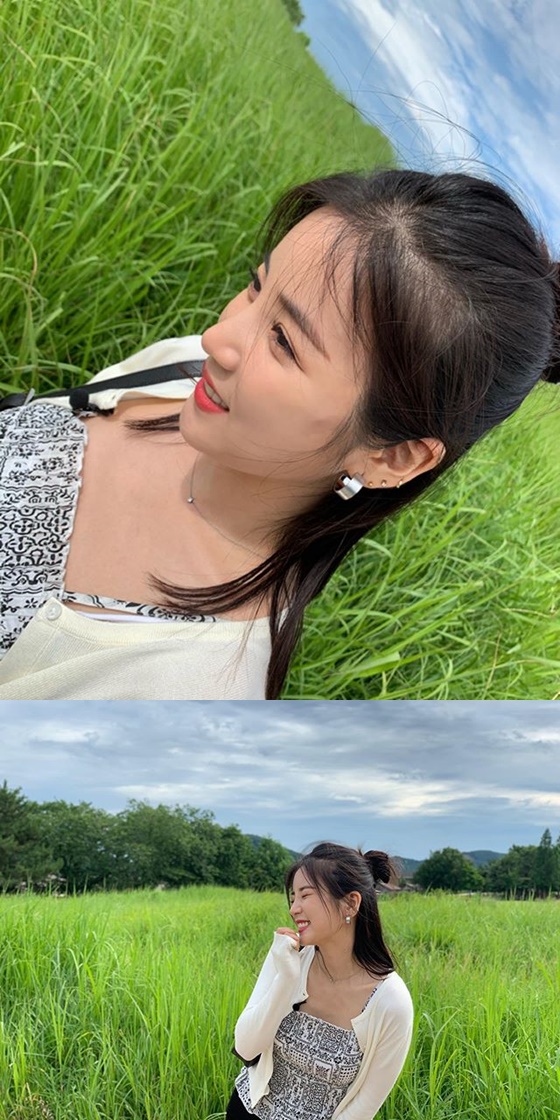 Park Cho-rong posted a picture on his Instagram on the 5th with an article called Bear Shot.Park Cho-rong in the public photo is posing in the background of the blue sky and grassy place.It boasts beauty even at a burdensome angle, as Park Cho-rong wrote.In another photo, he is making a fresh look. Jung Eun-ji, who encountered it, commented, I am pretty in the meantime and I am so sick.Meanwhile, Park Cho-rong stars in the film Bad Family (director Jang Jae-il).Bad Family will be released on the 9th as a story about Yuri (Park Cho-rong), who was the only friend of music, accidentally encountering a special family of Dahye (Kim Dae-ye) and making a real growth.