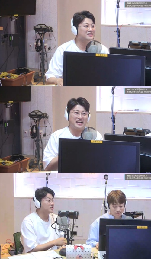 Kim Ho-joong conveyed his heart to the national son-in-laws modifier.TrotSinger Kim Ho-joong and Safety lessons appeared as guests in MBC standard FM Jung Sun-hees Moon Chun-siks Now Radio Age which was broadcast on the afternoon of the 6th.Kim Ho-joong laughed at the words, I heard that Lee Seung-gi, the first in the world, became a national son-in-law.The listener sent a message to Kim Ho-joong, saying, It is a good 20-year-old daughters mother who is good at food.Kim Ho-joong replied modestly, But he usually said (with his daughter) without a prize.When asked about the better thing than Kim Ho-joong, Safety lessons replied, I do not think I will be good at rice to my wife because I have a meal with my mother.Kim Ho-joong testified, Im good at rice and washing dishes, and my brother gave me tuna stew, and it tastes like selling at a real restaurant.