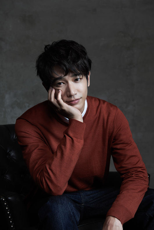 Taiwanese actor Ryu I-ho (35) said, Lee Seung-gi and Similiar and said, I think bright and positive image is similar when laughing.Ryu responded to the interview, which was conducted online on the morning of the 6th, saying that Lee Seung-gi and smile resemble each other.Netflix entertainment Together is a so-called eye-cleaning healing travel variety where stars Lee Seung-gi and Ryu Ho, who are from different languages and origins, travel around Asia and go to fans.It was released on Netflix on the 26th of last month and is meeting fans all over the world.I heard the friends around me say, Its like Lee Seung-gi, Ryu said. It seems similar to me.I think theyre a bit like each other, but theyre both positive and fit.We played a role in complementing each other in the process of missions, but we got along well, he said, recalling his travel with Lee Seung-gi. There were other opinions in this process, but it was a good fit as a result.Travel can be difficult if people who dont fit in with it, he said. Travel is difficult if it doesnt fit in with your body, but Travel with Seunggi remains a good memory.And when I sleep, it can be difficult if I have a different habit from my partner, but I could not feel the discomfort of sleeping quietly because I and Lee Seung-gi were similar.We were able to stay comfortable with each other, as well as in the time zone. (It follows on Interview2)Netflix