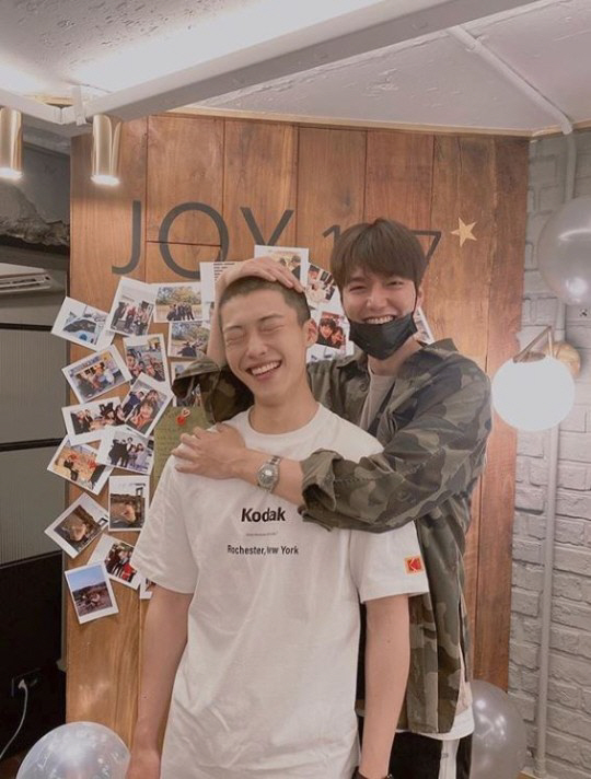 According to his agency Keith, Woo Do-hwan entered the Army boot camp on the day and received basic military training and then became an endeavour to Army.For safety and health reasons, the Enlisted place and time are private and official events such as farewell greetings with fans are not held.Woo Do-hwan released a picture with Lee Min-ho on his instagram on the 5th day of the previous day with the article I will come to you, Your Majesty.The two men co-worked on SBS Drama The King - Eternal Monarch.In particular, Lee Min-ho attracted attention by boasting of friendship with Woo Do-hwan.In addition to Lee Min-ho, Actor Jang Gi-yong, Kim Gyeong-nam also cheered Enlisted former Woo Do-hwan.Meanwhile, Woo Do-hwan made his debut in 2011 with the movie Yeon Island Baby, and appeared on KBS2 Drama Man in My House, OCN Save Me, JTBC My Country.SBS The King became the last work before Enlisted.