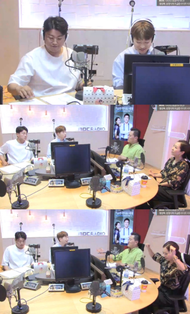 Singer Kim Ho-joong expressed his feelings as a national son-in-law.Singer Kim Ho-joong and Ahn Sung-hoon appeared and talked in MBC standard FM Jung Sun-hee, Moon Cheon-siks Now Radio Age (hereinafter referred to as groundless rumor) broadcast on the afternoon of the 6th.On this day, Kim Ho-joong said, I am losing a little bit in Jung Sun-hees words.I am eating what I want to eat as a day of cheering a week. Kim Ho-joong said, I recently appeared on a broadcast and showed a full refrigerator of kimchi, but the fans send me a lot of kimchi.There is not enough space. I dont want you to stop. Im worried that the fans will be hard.Personally, I like to eat six meals with kimchi dishes. Kim Ho-joong, meanwhile, overtook Lee Seung-gi to take the top prize in the interview free pass award, saying, I am grateful you think so.I am grateful for expressing it as my son-in-law.