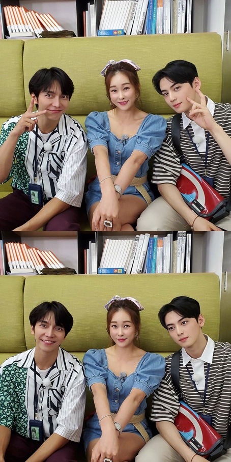 Broadcaster Hyun Young flaunted a warm visual with Lee Seung-gi, Cha Eun-wooOn the 5th, Hyun Young posted a picture on his instagram with an article entitled #Hyun Young # Daily # Childcare #sbs #Cha Eun-woo #Lee Seung-gi # Happy shooting ~ Death and appreciation team.In the open photo, Hyun Young is sitting side by side with Lee Seung-gi and Cha Eun-woo and posing with the camera.Their warm-hearted senior chemistry and shining visuals capture the attention of the viewers.Hyun Young married in 2012 and has one male and one female.Photo: Hyun Young Instagram