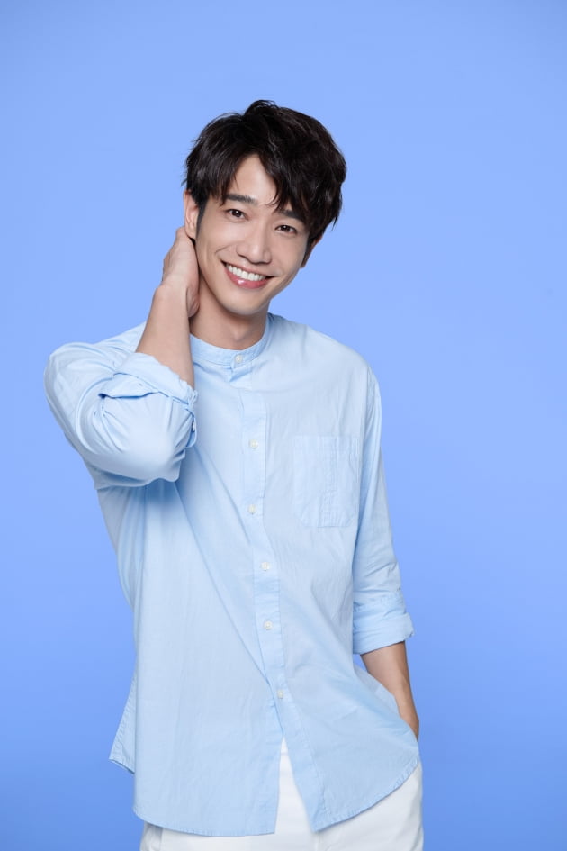 Taiwanese actor Ryu Ho expressed his feelings with the same star Lee Seung-gi-gi-gi-gi Gi.Ryu Ho said in an Interview with Netflixs original entertainment Twogether on the 6th, Lee Seung-gi-gi-gi-gi-gi has all the gees, virtues and sieve, he said. I have good hair, good physical strength and quick response.Twogether is an eye-cleaning healing Travel variety program in which two other stars from both languages ​​and origins leave the fans around Asia this summer.It has a month-long trip to six Asian cities, starting with Indonesias Yugakarta.Lee Seung-gi-gi-gi-gi Gi and Ryu Ho, who are loved as the best youth stars in Korea and China, captivated their attention with their consideration and hard mission throughout their trip.From the shopping of the water market to the night market, various water sports that blow the heat, and tracking in the scenery, various missions in various scenery made viewers feel the satisfaction of the audience.Ryu Ho said, It seems similar to giving a bright and positive impression when laughing, he said. I received a lot of criticism that I resembled my friends around me.The positive personality was similar, he said. We were able to supplement each other while performing missions. There were other opinions, but it was solved well.Travel is important for partners, and Mr. Seung-gi and his trip are only comfortable and good memories. I was slower by three beats than Lee Seung-gi-gi-gi-gi-gi, he laughed.Ryu has been a guitarist in the indie band Qingchenden (), and has shown the true nature of a versatile star, including movies Hello, My Girl and More Dan Blue, as well as various dramas and web dramas.In Korea, he made his face known through the condition of love, the original work of the Korean drama Time to Love You, and he became popular throughout Asia with dramas such as Imprisonmental Advantage and Love in the Kitchen.Ryu Ho, who has combined acting power and charm, has created a lot of boyfriends and has become a national boyfriend in Korea. He has successfully held a Korean fan meeting and has taken a snowboard as a representative youth star.Meanwhile, Twogether has been popular in more than five countries since it was released on June 26, and it is considered to be the top 10 content of today.