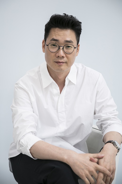 Jo Hyo-Jin PD mentioned the possibility of making Twogether Season 2.Jo Hyo-Jin PD and Ko Min-seok PD, who directed Netflix original entertainment Twogether, interviewed domestic reporters on the morning of the 7th and told various stories.Twogether, which was released on Netflix on the 26th of last month, is an eye-cleaning healing travel variety that two other stars from Koreas Lee Seung-gi, Taiwans Ryu Ho and Language are from all over Asia this summer.Twogether entered the Netflix Todays TOP 10 shortly after the release, realizing the power of Lee Seung-gi and Ryu.In this regard, Jo Hyo-Jin PD said, I am so grateful.When Celebrity of another Europe and Celebrity of our Europe met, I was really worried about how the response would be. Fortunately, he liked it so much.Once weve joined Twogether, Lee Seung-gi and Ryu I-ho like it. Theyre in touch too often. Thats why I feel good.I do not think Netflix will let me do Season 2 again if the result is okay. Asked about the explosive popularity factor, In the Chinese region, Lee Seung-gis fans are increasing a lot. I think it was good to be caring for Ryus language.As we are cute in Ryus Korean, Lee Seung-gi seems cute to speak the language.It seems to like the romance air that gets closer to the awkward air.I can not travel freely because the city is a city, but I think you like the things that you traveled freely. Yesterday, Ryu Ho received a WeChat message, and they were told that they were too good to respond, and if we could go to Season 2, we would go to Season 2.I filmed with two people so much, and I want to go because it is fun enough to be in my hand. Especially, I think it would be better to go with two people. He said he would study Korean hard, and sent it with a bright smile. He is a cute friend. Sung Ki said, If you learn a lot of Ryuiho language and Ryui learn a lot of Korean, you will be able to show more in Season 2.I would like to show various Europe and appearance according to what the fans are applying for, he said. I think Ryuho will not be able to do it if I go to season 2. When asked if he would like to disclose unlisted behind-the-scenes in an abduction manner for fans waiting for season 2, Joe PD said, Netflix should do that.(Laughing) We actually have that idea, and its a good situation for actors who participated to want to go to Season 2.Im excited to go to season two when I remember one more person. Netflix has to decide, but were thinking a lot.I think it would be nice to do it in an abduction or other form. On the other hand, Jo Hyo-Jin PD and Ko Min-seok PD have established their position by directing the SBS entertainment program Running Man and Netflix You are the killer!