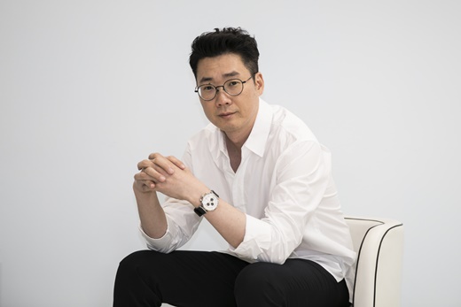 Jo Hyo-Jin PD praised the entertainer aspect of actor and singer Lee Seung-gi.Jo Hyo-Jin PD and Ko Min-seok PD, who directed Netflix original entertainment Twogether, interviewed domestic reporters on the morning of the 7th and told various stories.I am also skilled because I have so much experience, and I have a good flow of reading the edition. Baro you! It was not easy, but it came in very quickly.It was almost never seen from the beginning with Yoo Jae-seok and Kim Jong-min, but he quickly became close as he was from the beginning. Adaptability and The Electric Affinities are great.I think I can express the Electric Affinities more without embarrassment.Joe PD said: Twogether is a format that must be adapted to The Electric Affinities; you have to go abroad and communicate with foreign people.Mr. Seung-ki has experience of one night and two days, so he thinks he had confidence to communicate with new people.Above all, I think I want to be active, so I have to think about Lee Seung-gi.I thought it was the right person rather than thinking about it. He said, It is a friend with a masculine beauty in a cute national brother, but it is still a friend with a good sense. Twogether, which was unveiled on Netflix on the 26th of last month, entered the Netflix Todays TOP 10 shortly after the release of Lee Seung-gi of Korea, Ryu Ho of Taiwan, and two other same-age stars from the language world,Jo Hyo-Jin PD and Ko Min-seok PD have established their position by directing the SBS entertainment program Running Man and Netflix Baro You! series.