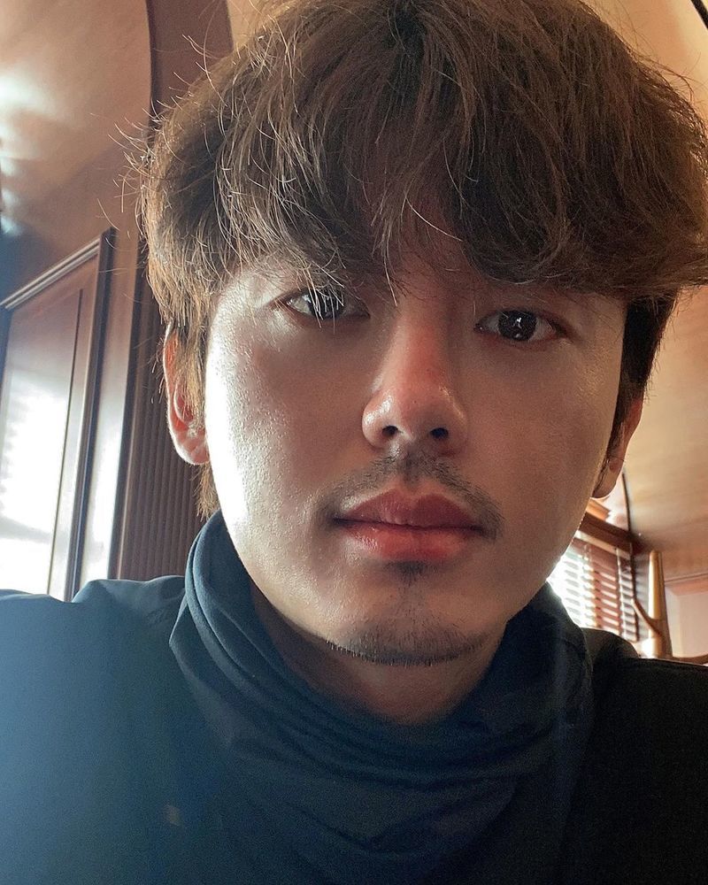 Actor Lee Ji-hoon reveals haggard faceLee Ji-hoon told his Instagram on July 7, I feel sick Jung Jae-hyuk.I was not enough to know the mind, but I really wanted to get closer to this bad thing and do my best. Lee Ji-hoon in the public photo is a haggard figure with a beard makeup.Lee Ji-hoon is in charge of Jung Jae-hyuk, a former-class obsession in MBC drama I want to eat with you.The netizens who watched the photos responded I was a lot of trouble and I am watching the drama well.Park Eun-hae