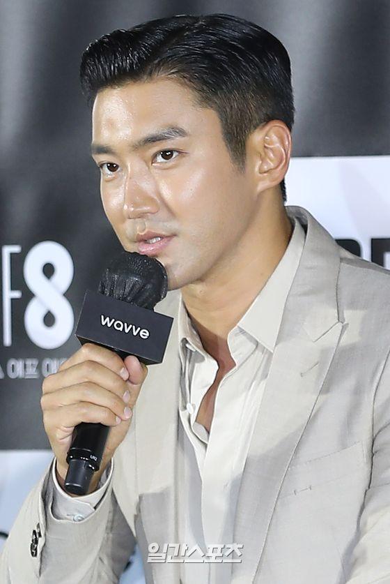 Actor Choi Siwon attends the report on the production of the cinematic drama SF8 at the Hangangno-dong CGV Yongsan I-Park Mall in Seoul Yongsan District on the afternoon of the 8th.A total of eight directors, including Min Kyu-dong, Nodeok, Hangaram, Lee Yoon-jung, Kim Ui-seok, Ahn Kook-jin, Oh Ki-hwan and Jang Cheol-soo, who belong to the Korean Film Directors Association (DGK), are in charge of artificial intelligence (AI), augmented reality (AR), virtual reality (VR), robots, and eight directors, respectively. He presents works with various materials such as game, fantasy, horror, superpower, disaster.Choi Siwon, Choices can pick face, but Choi Siwon