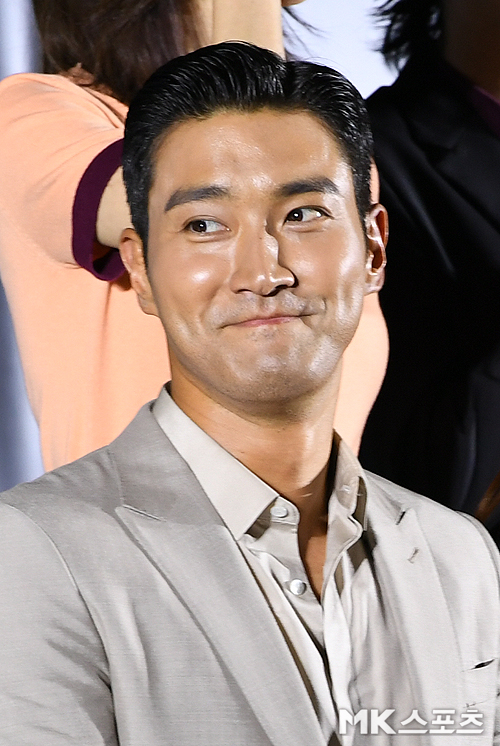 The SF8 Project production briefing session was held at the Hangangno-dong Yongsan CGV in Seoul Yongsan-gu on the afternoon of the 8th.Choi Siwon attends production briefing session