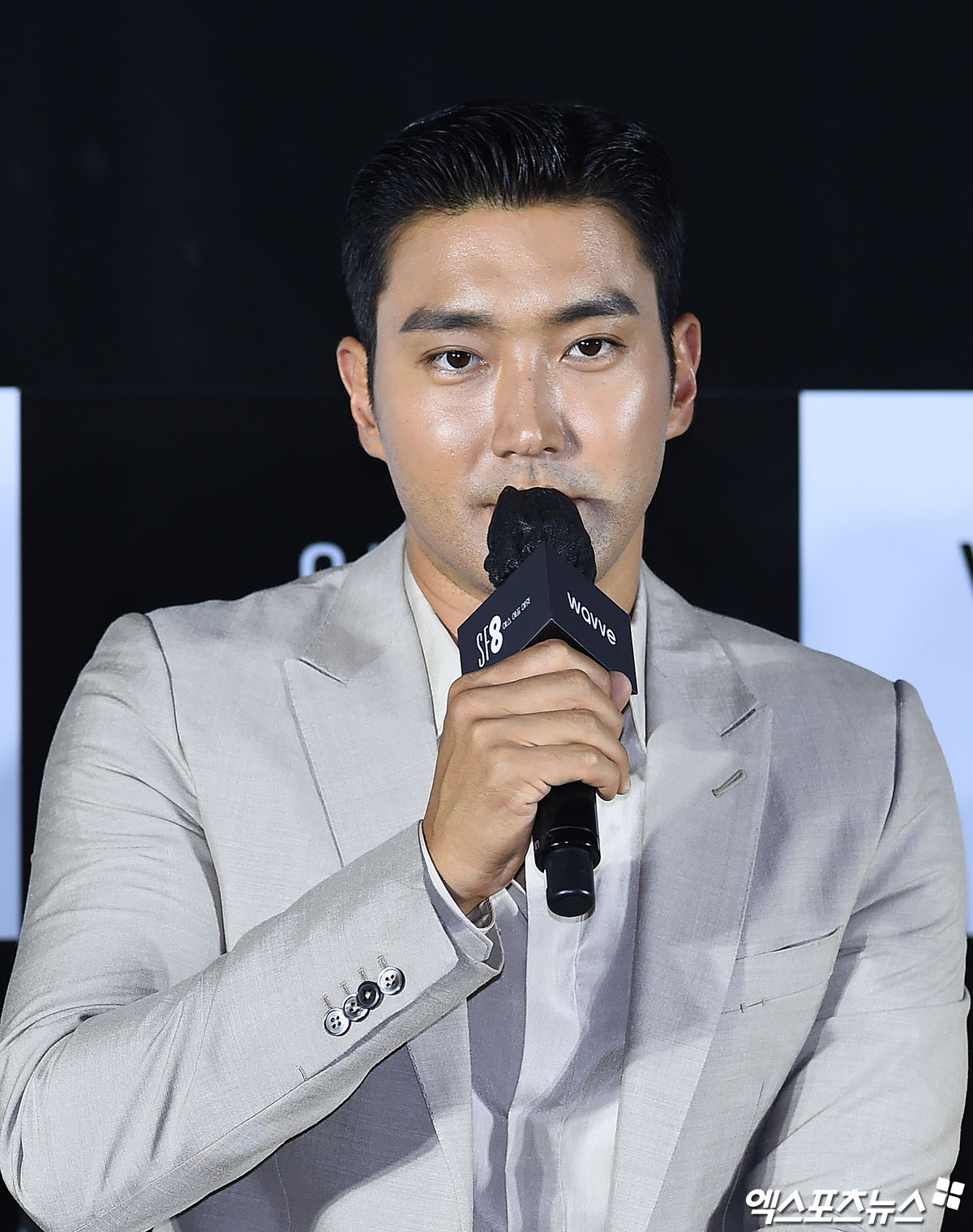 On the afternoon of the 8th, the production briefing session of the Korean Science Fiction SF 8 Project was held at CGV Yongsan Ipark Mall in Seoul Yongsan District.Actor Choi Siwon, who attended the production briefing session, greets him.SF8 (SF 8) is directed by a total of eight directors, including Min Kyu-dong, Nodeok, Hangaram, Lee Yoon-jung, Kim Ui-seok, Ahn Kook-jin, Oh Ki-hwan and Jang Cheol-soo, who belong to the Korea Film Directors Association (DGK), who are in the near future artificial intelligence (AI), augmented reality (AR), virtual reality (VR), robot, game, fantasy, horror, superpower It is a crossover project of movies and dramas completed by dealing with various materials such as disasters.