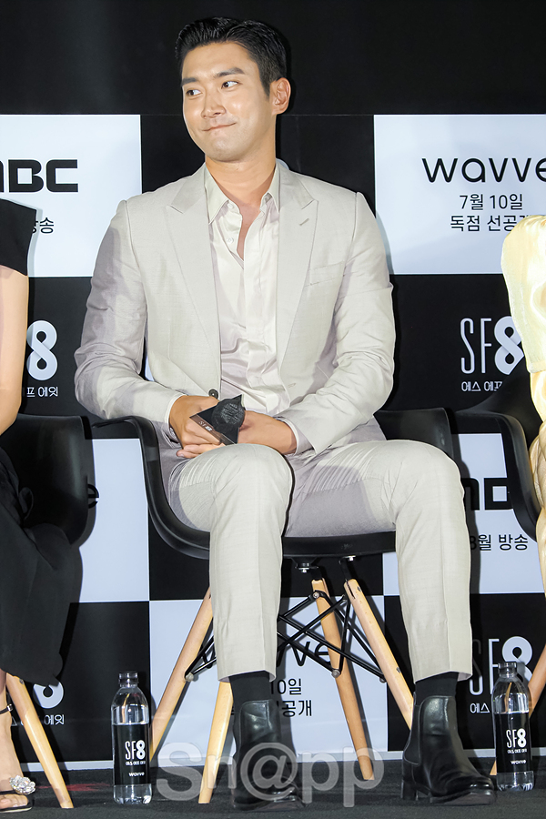 Choi Siwon poses at the SF8 project production report held at Seoul CGV Yongsan Eye Park Mall on the afternoon of the 8th.