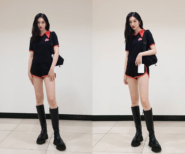 Singer Sunmi flaunted her dazzling physicalSunmi posted a picture on his Instagram on the 9th with an article called Hot.In the open photo, Sunmi stares at the camera with a glamorous look; Sunmi completes her hip fashion with a short T-shirt and boots.Sunmis unique atmosphere and pose reminiscent of the picture captures the attention of the viewers.Sunmi released her new song, Portrait Night, on June 29.Photo: Sunmi Instagram