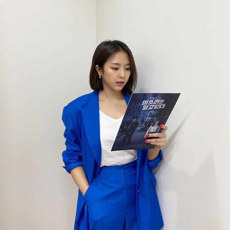 Ye-won was perfect with a blue suit.Actor Ye-won, a group jewelery, posted three photos on July 9 with the phrase I know MBC The US festival today at 9:30 pm on his instagram.Ye-won in the photo is wearing a blue suit and is looking at a poster saying The US festival knows.Ye-won added, The managers brother and stylist sister went down to the second basement floor and made a key 190.
