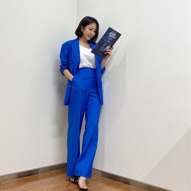 Ye-won was perfect with a blue suit.Actor Ye-won, a group jewelery, posted three photos on July 9 with the phrase I know MBC The US festival today at 9:30 pm on his instagram.Ye-won in the photo is wearing a blue suit and is looking at a poster saying The US festival knows.Ye-won added, The managers brother and stylist sister went down to the second basement floor and made a key 190.