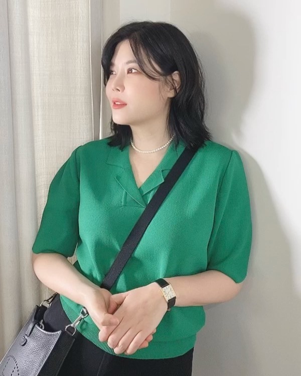 Lyn revealed the more beautiful current situation.Singer Lyn posted photos and videos with emoticons on her Instagram account on July 10.Lyn in the photo poses in a green knit; he stunned fans with his cool features and mannequin figure.han jung-won