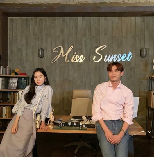 Actor Lee Ji-hoon has released a two-shot shot with girl group Apink Son Na-eun.Lee Ji-hoon posted two photos on his SNS on the afternoon of the 10th and put on a hashtag called Ill have dinner together.The photo shows Son Na-eun and Lee Ji-hoon sitting side by side on the office desk of the jinno-eun decorated on the set.MBCs drama drama Ill Have You Like Dinner (playplaywright Lee Soo-ha, director Ko Jae-hyun Park Bong-seop) is a romance drama depicting the process of two men and women who have lost their love feelings due to the parting wounds and culture together for dinner and falling into each others charms as if they were riding a thumb.In the last episode, attention is focused on how the relationship between the four will be finalized.Lee Ji-hoon SNS