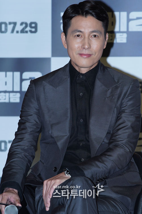 Actor Jung Woo-sung stars in You Quiz on the BlockJung Woo-sung, an artist company official of the agency, said on the morning of the 10th, Jung Woo-sung will appear on TVN entertainment program You Quiz on the Block.The recording is still there, were sorting out the schedule, he said.Jung Woo-sung is the back door of his decision to appear in You Quiz on the Block to promote the movie Steel Rain 2: Summit (director Yang Woo-suk).The Steel Bee 2: Summit depicts the crisis just before the war that takes place after the three leaders were kidnapped by North Koreas nuclear submarine in a coup détat in the North and South Korea during the Summit. It will be released on July 29.