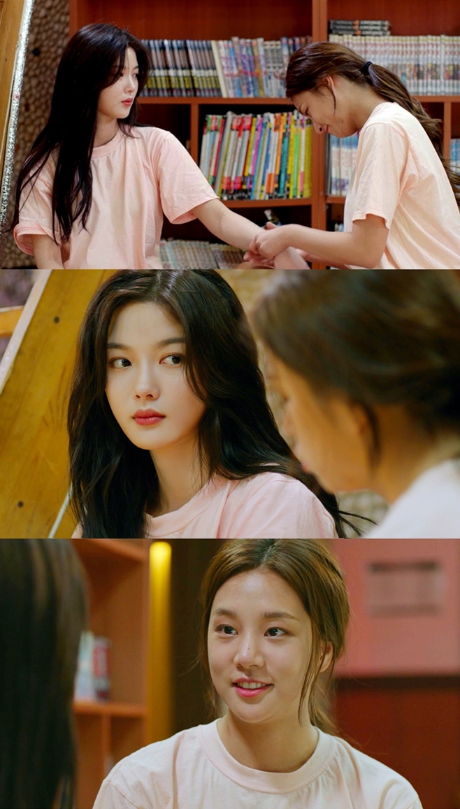 Convenience store morning star Actor Kim Yoo-jung and group LABOUM Ahn Sol-bin enjoy Korean Sauna Date.SBS gilt drama Convenience store morning star (playplayplay by Son Geun-joo and director Lee Myung-woo) released two shots of Korean Sauna by Kim Yoo-jung and The The information is specificAhn Sol-bin) on the 10th.In the drama, the star and the The information is specific attracting attention as a real sister who struggles with the face even if she looks at her face.The star is often hurt by his sister, The information is specific, but he is spreading the chemistry of love.In the 7th episode of Convenience store morning star broadcasted on this day, events such as the blue sky wall occur to the sisters and the information is specific.In the meantime, the still cut, which was released ahead of the broadcast, attracts attention because it captures the two people in Korean Sauna.The sisters who have always been fighting Aung Daung catch their attention with their Korean Sauna.The The information is specific saying something by holding the arm of the star, and suddenly the star is looking at his brother who is suddenly changed.The story of the two people who fell into crisis can be confirmed through the 10 oclock broadcast on the night.