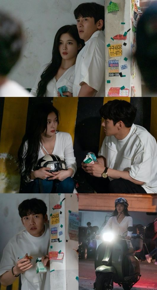 The close undercover scene of Ji Chang-wook and Kim Yoo-jung, the Convenience store morning star, was captured.In the 8th episode of SBS gilt drama Convenience store morning star (playplay by Son Geun-joo, directed by Lee Myung-woo), which will be broadcast on the afternoon of the 11th, the appearance of Kim Yoo-jung, who entered the house of Choi Dae-heon (Ji Chang-wook), is foreseen, and it is making us expect an exciting development to unfold in the future.There is a reason why the star came into Choi Dae-heons house. The star came out of the house where he lived in a real estate fraud.The unattended star wanders around with his brother, such as a friends house and a jjimjilbang, and eventually stays at Choi Dae-heons house by Choi Dae-heons mother, Gong Bun-hee (Kim Sun-young).Choi Dae-heon is scheduled to go out to catch the real estate owner who cheated on the star.In this regard, the production team of Convenience store Morning Star is raising questions by releasing the 8th scene where Choi Dae-heon and Jeong Sae-sung were lurking together.Choi Dae-heon and Jung-Sun star in the public photo are facing each other in the corner of the alley in the middle of the night.Choi Dae-heon, who is hiding behind the wall and urgently calling the star, is full of triviality, and the charm of the star s cool (cool + pretty) on the bike is prepared and laughs.Above all, the two people are lurking together and lurking.Choi Dae-heon, a star star, squats down from peoples eyes and talks, and sticks to the wall of the building and looks somewhere.The appearance of those who seem surprised to see something makes them wonder what happened during the incubation.The production team said, Choi Dae-heon is grumbling about living with the star, but he leads and helps the stars work more than anyone else.We will see two people getting a little closer to the chase after the Real Estate crook, and a strange atmosphere between the two people, he said, amplifying his curiosity for the 8th broadcast.It airs today (11th) at 10pm.SBS offer