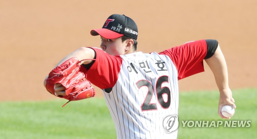 But 19-year-old rookie Lee Min-ho (19 and LG Twins) kept his cool, keeping Mound up to two companies in the seventh inning.LG tied 6-6 at home against NC Dynos in professional baseball at the Jamsil-dong Stadium in Seoul on November 11.The only income was Lee Min-ho, who managed his personal third quality start (more than six innings, less than three earned runs) with three runs (two earned) in 623 innings.Looking at the process, Lee Min-ho is more proud.Lee Min-ho made three of his four-base balls in the first inning and brought in a one-out outing Danger.Aaron Altair had a two-run left-handed hitter, and at that time, the runners in the first and second bases went one more base with a home run by LG left fielder Lee Hyung-jong.Lee Min-ho scored an additional run as Noh Jin-hyuks missed ball fell in front of center fielder in the first and second bases.However, Lee Min-ho scored a big bounced hitter by Kang Jin-sung, calmly pitching home to increase his out count, and finished the long first inning with a third base grounder.For Lee Min-ho, Danger was only one inning.Despite ruining his first innings, Lee Min-ho filled in the innings responsibly; Lee Min-ho, who succeeded in breaking out in the third and fourth innings and also managed to control the number of pitches, was responsible for 623 innings.It was a pitch that deserved to be applauded.Lee Min-ho used a fastball with a maximum speed of 147 km/h and a slider with a large arrest car ranging from 127 to 143 km/h to deal with NC batting.
