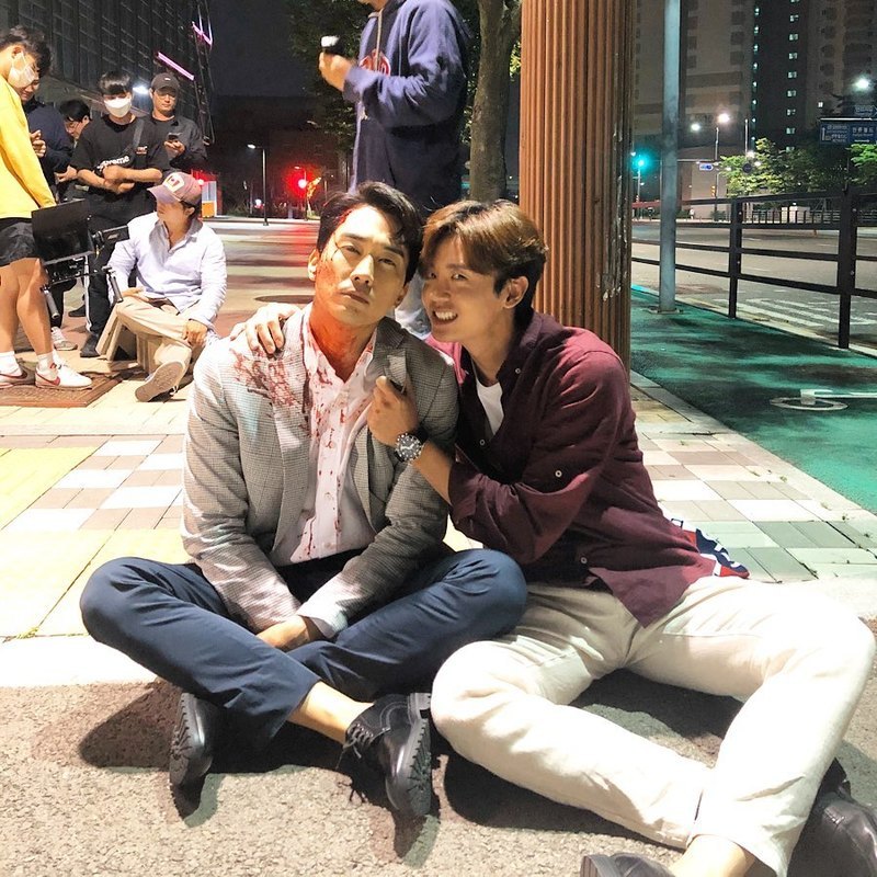 Actor Lee Ji-hoon shares a cheerful shooting sceneLee Ji-hoon posted a picture on his personal instagram on July 12 with an article entitled Min Hae-kyung Jaehyuk.Lee Ji-hoon in the photo is posing playfully on the set with Song Seung-heon.Lee Ji-hoon, who is laughing playfully with Song Seung-heon, who is covered in blood, attracts attention.