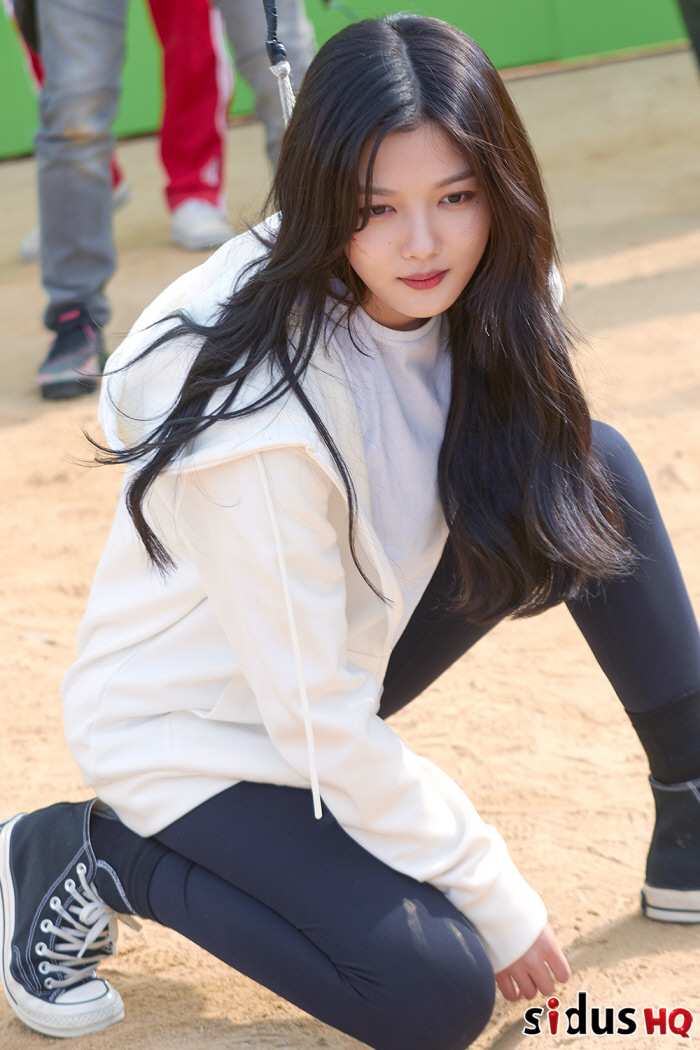 Kim Yoo-jung shows off her passion Energizer Down sideThe practice scene where the SBS gilt drama Convenience store Morning Star was preparing for the spicy part time job, Morning Star, by Son Geun-joo, director Lee Myung-woo, is being revealed and it is catching the eye.The photo is an action and scorer practice scene, and Kim Yoo-jung is working on action practice to overpower the opponent in a serious posture as well as the patent kick of the morning star.In addition, in the cut that practices the Scooter, you can see the seasonal feeling with a thick jumper, so you can practice for a long time and prepare the character without filtration.Reflecting this, the 4-dimensional part time job Sunset Star was completed by digesting wire action without bands or naturally walking the streets on the Scooter.