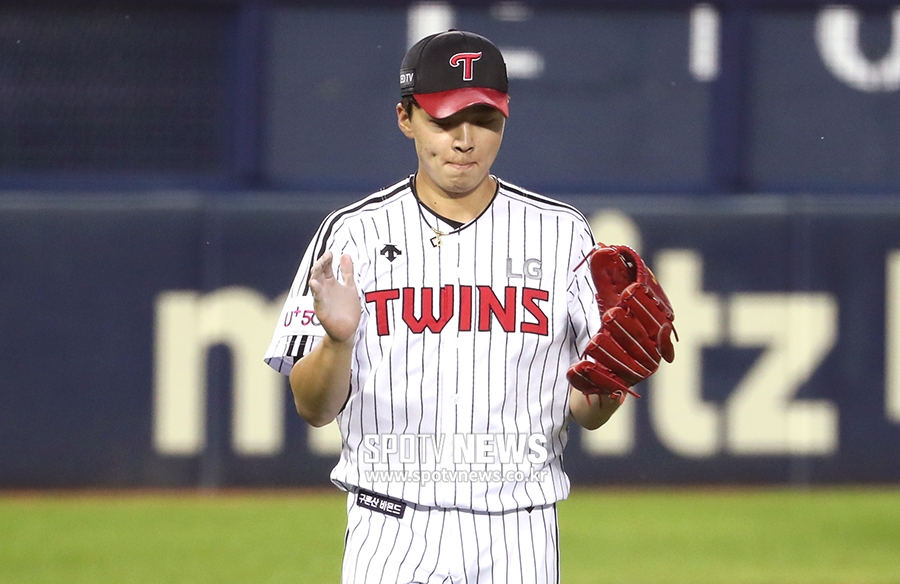 Balls, balls, balls, balls.LG s special rookie Lee Min-ho, who was driven to the Danger with three hits without Hit, started throwing the ball into the strike zone late, but in-play hitters were as good as Hit.Lee Min-ho, who had a strong pitch in Danger with a Hit rate of 0.077 before Kyonggi, lost three points in the first inning of the NC game on the 11th.He has never had more than one Kyonggi three runs this season, three runs in one innings against NC.After allowing the first timely style, left fielder Lee Hyung Jongs home inning error came out, which made it a pretext for additional runs.The situation that should have led to first and second bases in the first and second bases got worse with first and second bases.If Yang Eui-ji had stopped at second base, it would not have been until the timely style; the record was also a visa.But Lee Min-hos classic was only one; Lee Min-ho, who blocked the second with one Hit, blocked the third and fourth with a third-and-third.In the meantime, LG hitters overturned Kyonggi, who started the chase with Lee Chun-woong and Kim Hyun-soos timely style in the second inning and balanced the three-time with Oh Ji-hwans tie-breaking solo home run.In the fourth inning, Lee Hyung Jong and Roberto Ramos gave Lee Min-ho a 5-3 lead in the losing Danger with a series of timely styles.Lee Min-ho allowed a heavy hitter Hit to Park Min-woo, the first batter in the fifth inning with a victory requirement, but finished the inning easily with Kwon Hee-dong, Park Seok-min and Yang Eui-ji in succession.In the sixth, he did not lose his balance on his third walk, and he finished with three runs and three runs in six innings by holding Mo Chang-min as a left fielder.Lee Min-ho, who threw 94 balls through the sixth, also climbed to the Mound in the seventh; he grabbed Kim Sung-wook and Park Min-woo and handed the ball to Gow Seok in 108.The final score was 623 innings, 4 hits, 4 walks, 3 strikeouts and 3 runs (2 earned). It was left by newman Pitcher, who gave up three points while throwing 24 pitches in the first inning.Lee Min-hos ERA, which filled 40 innings with the Kyonggi, was 1.80.Among the Pitchers who threw more than 40 innings this season, Pitcher has a lower ERA than Lee Min-ho, only Kiwoom Eric Yokishi (1.41) and NC Koo Chang-mo (1.48).