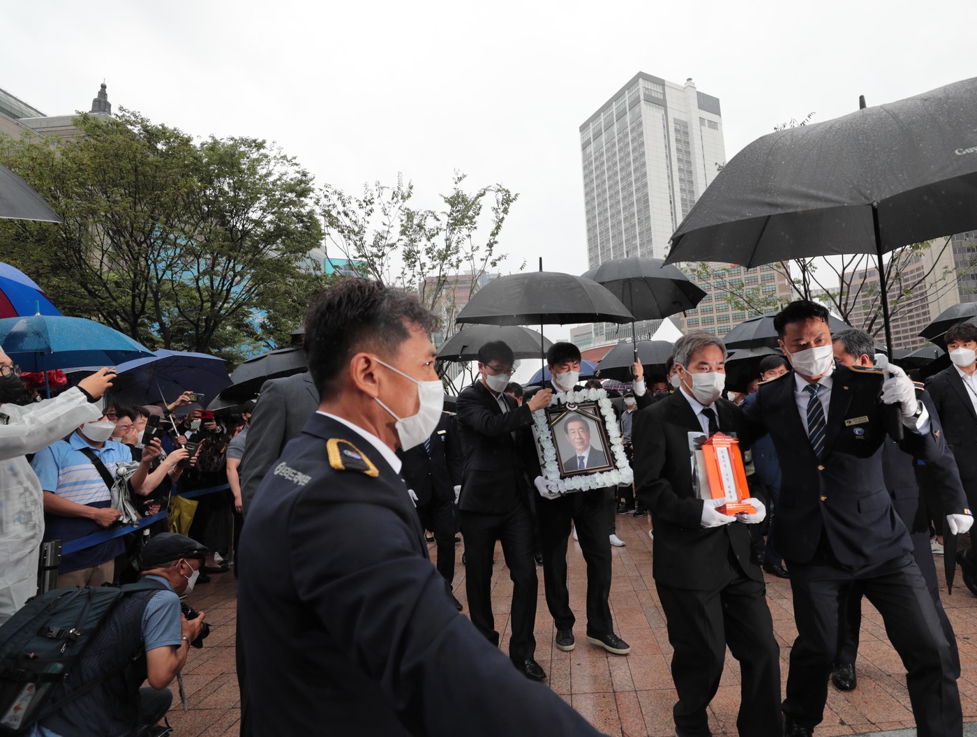시민 배웅 속 박원순 시장의 마지막 퇴근길