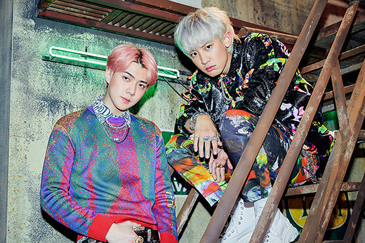 Amazing Duo EXO Sehun & Chanyeol, first full-length album 1 billion views today veil off EXO Sehun & Chanyeols first full-length album, 1 billion View, will take off the veil today (13th).Sehun & Chanyeols first full-length album, 1 billion View, will be released at various music sites at 6 pm today, and the title song 1 billion View music video will also be released simultaneously through YouTube and Naver TV SMTOWN channels, which will draw keen attention.In particular, the title song 1 billion View is a hip-hop song with an impressive funky guitar sound and disco rhythm. The lyrics likened the desire to continue watching the other person to the video repeatedly, and the melody rapping and feature of Sehun & Chanyeol combined with the vocals of MOON (Moon) to further enhance the charm of the song.In addition, this album includes Chanyeol Solo song Nothin Sehun Solo song On Me, as well as Rodeo Station, a song that looks back on past memories and current life, and Wings, which contains a genuine story that has been realized in the process of becoming an adult since childhood.In addition, there are a total of 9 tracks including the summer hip-hop song Say It, which combines Bossanova rhythm and heavy bass, R&B hip-hop song Disaster Adaptation, which expresses longing for distance and distance, light hip-hop song Chuck, which was released as a surprise gift, and the title song 1 billion View instrumental version. Its enough to meet the unique musical colour of theol.In addition, Sehun & Chanyeol will broadcast live broadcasts to commemorate the release of its first full-length album, 1 billion views, on Naver V LIVE EXO channel from 5 pm today, an hour before the release of the sound source, and plan to communicate with fans around the world with rich stories such as introduction of new albums, song work behind-the-scenes talk.Meanwhile, Sehun & Chanyeol will appear on KBS Cool FM Raise the Volume of Strong Hannah, which airs at 8 p.m. today (Photo Offering: SM Entertainment)news report
