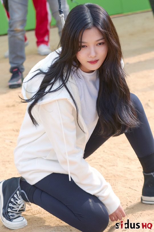 Kim Yoo-jung showed off his passion energyizer downside.The practice scene where the SBS gilt drama Convenience store morning star was preparing Spicy Part time job, morning star was revealed.The photo is an action and scorer practice scene, and Kim Yoo-jung is working on action practice to overpower the opponent in a serious posture as well as the patent kick of the morning star.In addition, in the cut to practice the Scooter, it was revealed that the season was known with a thick jumper, so that it was sold out for a long time and prepared the character without filtration.Reflecting this, the 4-dimensional part time job Sunset Star was completed perfectly, such as digesting wire action without band and naturally walking the street on the Scooter.As a result of this enthusiastic effort, Kim Yoo-jung showed awkwardness or clumsy acting about the scenes he was challenging for the first time, and at the same time, he did not miss the delicate parts such as speech, eyes, and facial expressions.SBS Convenience store morning star is broadcast every Friday and Saturday at 10 pm.