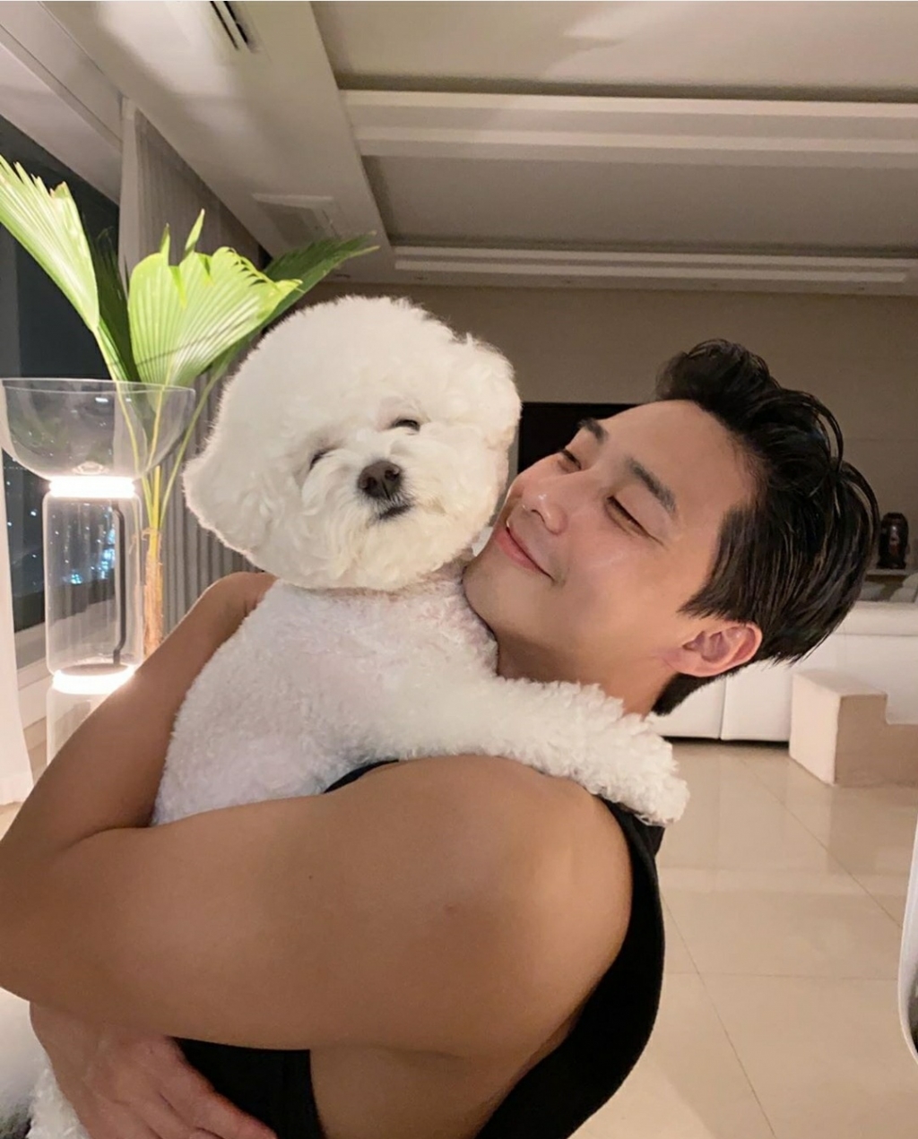 Actor Park Seo-joon reveals his happy routine with PetPark Seo-joon released a picture of himself holding Pet Simba on his Instagram on the 12th.Park Seo-joon in the photo is wearing a happy smile with Simba in his arms.The netizens who responded to this responded, I want to be a puppy, I do not know who is puppy, both are cute, and healed.Meanwhile, Park Seo-joon appeared in JTBC Drama Itae One Clath, which ended in March, as the main character Park Sae-roi.He will appear in Lee Byung-huns new film Dream as his next film.