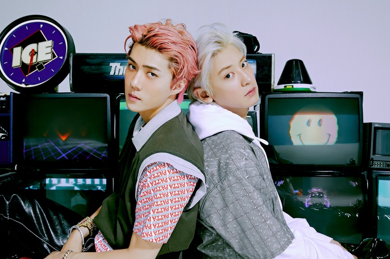 EXO Sehun & Chanyeol received the global chart at the same time as the new album was released.Sehun & Chanyeol released its first full-length album 1 billion views on the 13th, and it topped the iTunes top album charts in 50 regions including Canada, France and Sweden.In China, the largest music sites QQ Music, Cougu Music, and Couture Music also ranked # 1 on the digital album sales chart.In particular, QQ Music has sold 1 million Taiwan Taiyuan International Airport in 1 hour and 25 minutes.He set a record of Platinum Album given to an album that achieved a sales amount of 1 million Taiwan Taiyuan International Airport.It was the shortest time among the Korean group albums released this year.It is also good in Korea. It ranked first in various domestic charts such as Hanter chart, Shinnara record, and HotTrax.The title song, 1 billion views, is a hip-hop song that has been completed with funky guitar sound and disco rhythm.The lyrics likened the heart to continue to see the beloved lover to the video repeatedly.Sehun & Chanyeols melodic lapping and Moons soulful vocals harmonized.The new album includes a total of nine tracks, including 1 billion views. Sei It, Rodeo Station, Chuck, Diagram Adaptation, Wing, Nat, and On Me.Meanwhile, Sehun & Chanyeol will appear on SBS Power FM Choi Hwa-jungs Power Time at 12:00 pm on the 14th.