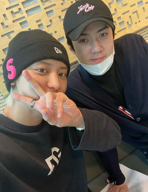 Sehun, a member of the group EXO, showed confidence in his appearance.Chanyeol & Sehun appeared as a special guest on SBS Power FM Radio Hwa-Jeong Chois Power Time (hereinafter referred to as Choi Fata) broadcast on the 14th.DJ Hwa-Jeong Choi, who saw Sehun and Chanyeol for the first time in a long time on Radio, said, My beauty is fixed. What efforts did you make? Share it.Sehun replied, I just do not do anything, and Chanyeol added, I am born, and Sehun goes to dermatology hard.At the same time, when Hwa-Jeong Choi said, I think its dryer, Sehun said, Its more like that, now 70kg.It would have been 65 or 66kg at that time, he said. I hear a lot of words that are more beautiful than cool. 