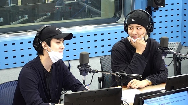 Unit group EXO Sehun & Chanyeol (EXO-SC) has started promoting the new song A Billion View.Sehun and Chanyeol guest-starred on SBS Power FM Hwa-Jeong Chois Power Time broadcast on July 14.DJ Hwa-Jeong Choi praised the water-up visuals as soon as Sehun and Chanyeol appeared.Its been cooler than it used to be, and my skin is getting better, I feel like Im losing weight, Hwa-Jeong Choi praised Sehun, who said: Ive grown rather weighty.It was 65kg at the time, but now it is 70kg. Hwa-Jeong Choi said, Which is more of a wonderful word or a pretty word?, said Sehun, adding a laugh to the broadcast, self-congratulatingly, I think I hear more of the words pretty.Sehun and Chanyeol introduced their new song A Billion View; Hwa-Jeong Choi celebrated that as soon as the new song was released, it swept the top of the month in 50 regions.Chanyeol commented on the unique title of A billion view, Gaco brother built it.It literally means that I will work hard until I become A billion view. Sehun and Chanyeol revealed they were very concerned about filming the music video for A billion view.I was told that I would like to use a lot of color at the time of the music video shoot, so I was very careful, such as preparing colorful costumes, Sehun and Chanyeol said.Sehun and Chanyeol recalled their SM Entertainment Idol Producer days, with Chanyeol saying: Sehun has been an Idol Producer since he was a child.So I had a very babyish image, and when I was in my third year of Idol Producer, he was the first to rebel against me.I was shocked then, and I started to be afraid of Sehun from now on. Sehun and Chanyeol spoke about each others first impressions during the Idol Producer; Chanyeol said: I first saw Sehun and he was so handsome.So I thought, Its SM too, she candidly said Confessions.Sehun also playfully dissipated the studio into a laughing sea, saying, In fact, at first I felt a strong feeling.Sehun and Chanyeol revealed moments that were impressive enough to achieve A billion view in their respective lives.Sehun and Chanyeol said: I would like to pick when I had my first showcase in front of 3,000 people, and then all of the members, including us, were thrilled.Its a moment I want to feel once more, Sehun said. But I do not want to go back to that time.A billion view is the time to receive the object, he added.Sehun and Chanyeol said at the end of the broadcast, Time seems to be going too fast, I will appear again next time I come out.delay stock