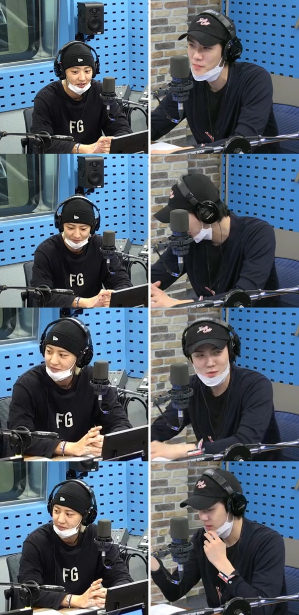 In Hwa-Jeong Chois Power Time, group EXO Sehun and Chanyeol revealed their love style.EXO Sehun and Chanyeol appeared as guests in the Choi Fatty Showcase of SBS Power FM Hwa-Jeong Choi power time broadcast on the afternoon of the 14th.On the day of the broadcast, DJ Hwa-Jeong Choi asked Sehun and Chanyeol, Do you like or approach Reason who is interested?Sehun explained, I am not shy because I am ashamed. I hide a little.I feel like Im approaching my brothers, so Im comfortable. But Im not getting close to women, Chanyeol said. Im teasing if Im interested.I think Im talking about anything new that I like. Actively. 