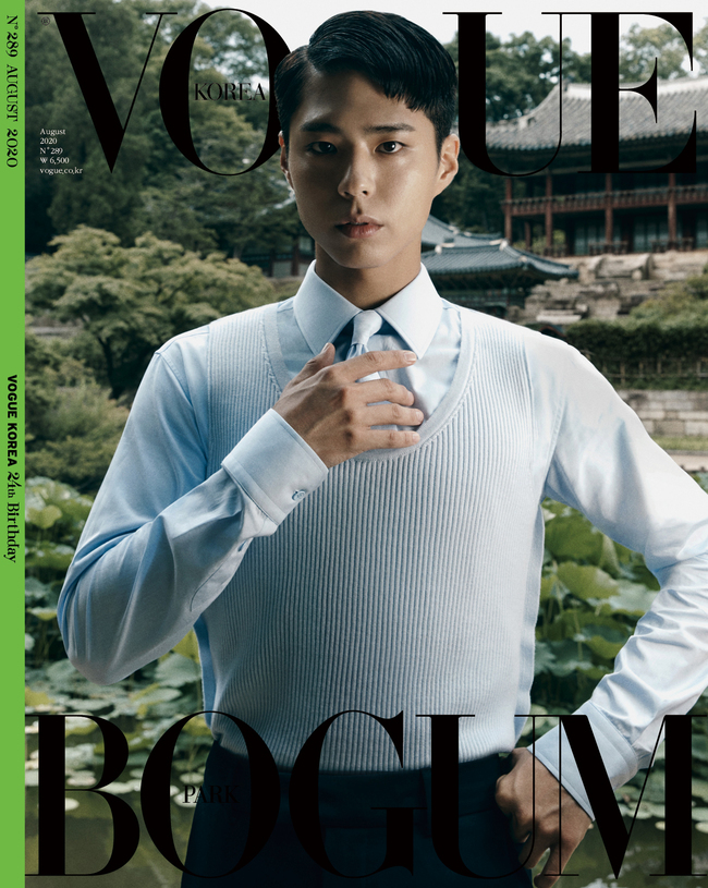 Actor Park Bo-gum has decorated the cover of the first issue of the 24th anniversary of Vogue Korea, a fashion magazine.This filming, which was held at Changdeok Palace, was a combination of the premiere beauty of the palace and the understated masculine beauty of Actor Park Bo-gum, creating an emotional visual that seemed to see a movie on the other hand.Park is said to have maximized the perfection of the picture by overwhelming his gaze with his charisma by freely digesting various styles of black.In addition, through the interview, there will be a genuine story about the thoughts and values ​​of the twenty-eight Park Sword.I was filming at Changdeokgung Palace with the suggestion of Park Bo-gum, who wants to spread the beauty of Korea, said an official. Park Bo-black, a warm and caring inner owner, but a cooler professional than anyone else in his work.