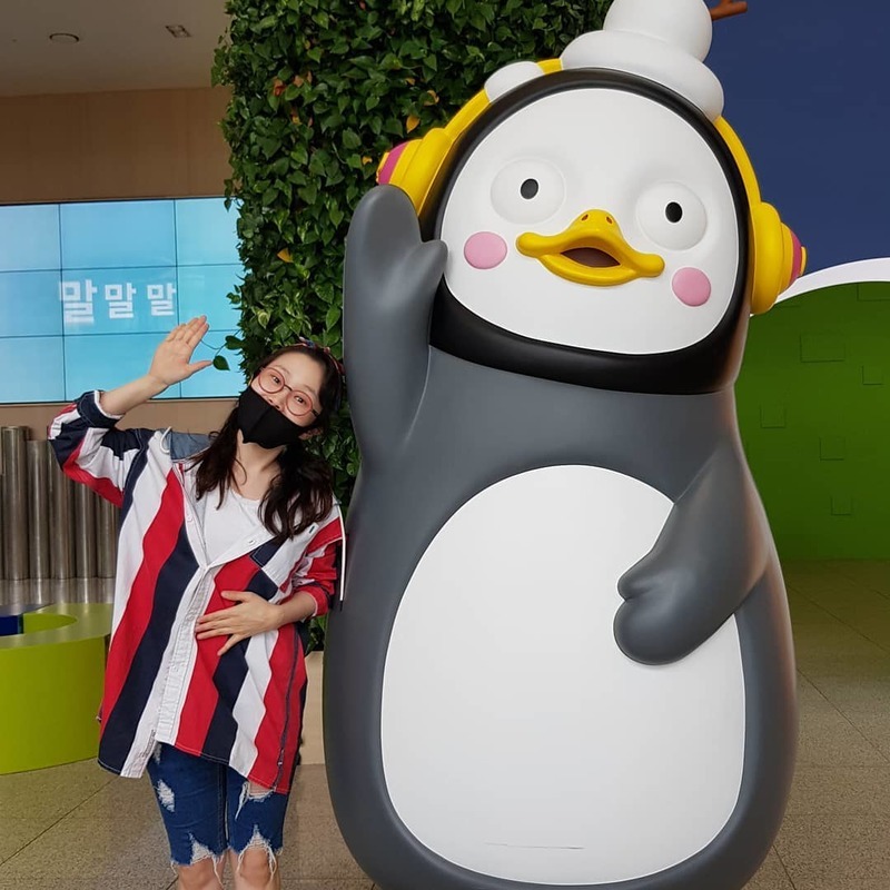 Broadcaster Park Seul-gi has revealed his fanfare for EBS character Pengsoo.Park Seul-gi posted on his instagram on July 15 that Pengsoo Bigger Than Life reception will be difficult in this life # EBS trainee # Pengsoo # Pengha.Park Seul-gi in the photo stands posing next to a sculpture modeled after Pengsoo.Park Seul-gis small height and large Pengsoo sculpture attracted attention.In addition, Park Seul-gi expressed his fanship toward Pengsoo with a bright smile.The netizens who saw this responded Park Seul-gi has not seen Pengsoo yet and Pengsoo is too hard to see.