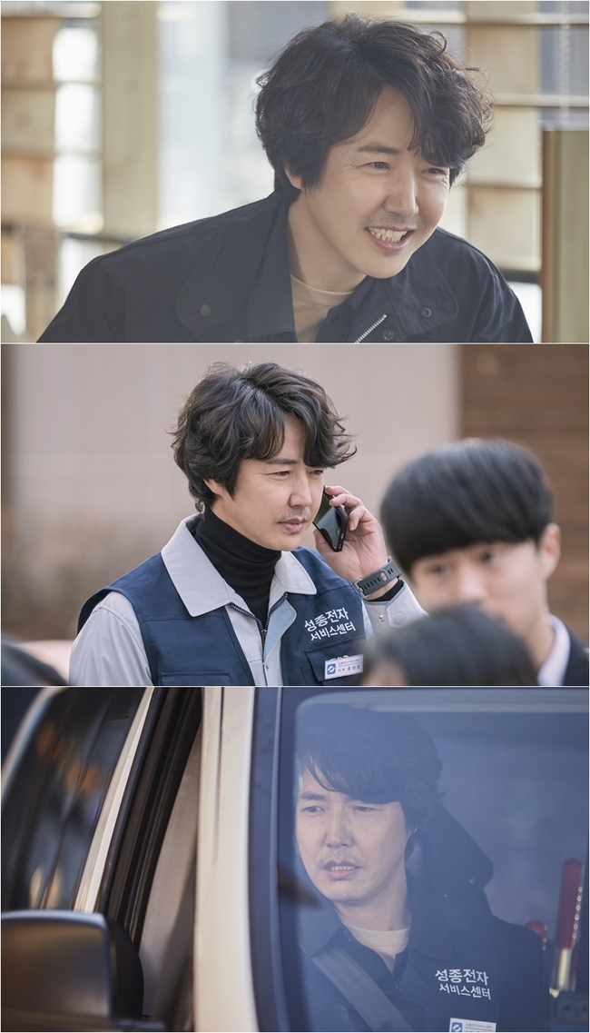 SteelSeries with the friendly charm of Yoon Sang-hyun has been unveiled.JTBCs new monthly drama 18 Again (playplayplayed by Kim Do-yeon, Ahn Eun-bin, Choi I-ryun/directed by Ha Byung-hoon), which is scheduled to be broadcast first in September following the model detective, draws a story about her husband who returned to Leeds 18 years ago just before his divorce.In the drama, Yoon Sang-hyun played the role of Hong Dae Young who lived in the reality while ignoring his dream after becoming a head of high school at the age of 18.He was a basketball genius who was popular in the high school basketball tournament, but he is going to raise his voice as a man who has not succeeded at present.On July 16, the first shooting of Yoon Sang-hyun was released.Yoon Sang-hyun in the public SteelSeries attracts attention with a smiley smile.This is the shape of Yoon Sang-hyun looking at his twin children in the play, and the sweet eyes that pour out completely toward the children give warmth.In addition, the figure of Yoon Sang-hyun wearing the uniform of Sungjong Electronics Service Center is caught and attracts attention.Especially, while walking on the street, he can not get his cell phone out of his hand, and the hard look of Yoon Sang-hyun, who is looking for customers, makes him feel his trouble.Therefore, interest in the appearance of Yoon Sang-hyun, who will break down and break down with the washing machine repair article in the drama,