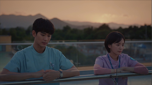 Psycho but its OK Park Gyoo-yeong shows a one-sided love three-stage change towards Kim Soo-hyunPark Gyoo-yeong is not able to approach his favorite man in TVN Saturday Drama Psycho but Its OK, and he is raising the fun of the drama by unfolding a delicate one-sided love act with a mental health nurse, Juri, who struggles to look perfect in work.Especially, Park Gyoo-yeongs Acting, which depicts the changing South Juri as the one-sided love for Kim Soo-hyun is ripe, is doubling the charm of the character.Lets look at the change of Park Gyoo-yeong table One-sided love three-stage which is raising the immersion of viewers like this.# How are you? Mr. Kang Tae. I asked him secretly,Nam Juri, drawn by Park Gyoo-yeong at the very beginning, was a careful character who could not even ask his favorite persons regards.Every single phone call of Moon Gang-tae made the people who looked pure and affectionate smile with a pleasant smile.In addition, Park Gyoo-yeongs Acting, which makes me feel all the feelings of South Juri with the eyes looking at Moon Gang-tae and the small expression in front of him, made me cheer not only the Actor who plays it, but also the one-sided love in the work.# I hope I do not run away. Sadr ConfessionsAs we get closer to Moon Gang-tae, the more Juris mind grows.Juri, who began to reveal his feelings that fluctuated even in minor things, including jealousy of Ko Mun-yeong (Celebrity Paper) who appeared in the series.Not only did he fight with Ko Mun-yeong, but also the crying of his heart was sad for viewers.Especially, the scene of Confessions of his mind to Moon Gang-tae, who knows that he will be rejected, but he is trying to grow up as he grows up, touched more truthfully than any Confessions god and left a deep lull.# Why cant I? The anger explosion that I pressedThe anger of South Juri, which had been piled up with lonely one-sided love, finally exploded.Nam Juri, who was drunk and drunk because of the fact that Moon Gang-tae and Ko Mun-young spent all day together, was blinded and violent in the slang words that he did not usually put in his mouth.In the meantime, South Juri has always been pure and innocent without losing his usual calm, so this dramatic reversal felt more attractive.In addition, Park Gyoo-yeongs ability to act perfectly in the characters between the drama and the drama is also popular.Park Gyoo-yeong, who has a variety of charms from innocence to innocence and mischievousness, said, It was very fun to act on the process of Juris way of expressing his mind about Kang Tae gradually changing.Kim Soo-hyun, who is working together, said, I was very helpful in immersing my feelings with my presence in the scene where I face Kim Soo-hyun directly.So I was able to feel the feelings of Kang Tae in the play and to work on One-sided love Acting. Park Su-in