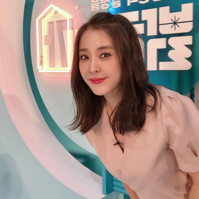 Actor Park Eun-hye flaunts dazzling Beautiful looksPark Eun-hye wrote on his Instagram account on July 16, #Brightening is recording ~ It is very hot today.I am an indoor shooting, but everyone who works outdoors wears a mask and it will be really hard, but please be strong.Park Eun-hye in the photo is smiling softly at the camera with a pink one-piece and a little lower back.Park Eun-hyes beautiful look, which shines brightly indoors, focused attention on the netizens.Those who saw it responded such as There is no off-season in beautiful looks, it always shines and Who would think of Twins mother.surge implementation