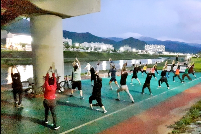 웰빙&손 이미지