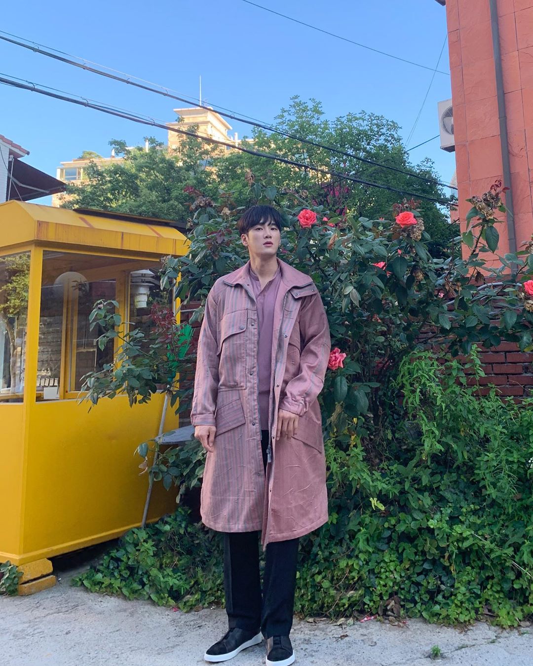 Actor Ahn Bo-hyun has reported on the latest.On the 16th, Ahn Bo-hyun posted two photos on his Instagram.In the open photo, Ahn Bo-hyun poses in a long pink jacket, especially with a remarkable proportion of 187cm tall.The netizens responded that they were amazing again and really handsome and did not hide their admiration for the appearance of Ahn Bo-hyun.Meanwhile, Ahn Bo-hyun recently appeared on JTBC Drama Itaewon Clas and collected topics.MBC Drama Kairos will be confirmed and will continue to be active.Photo: Ahn Bo-hyun Instagram