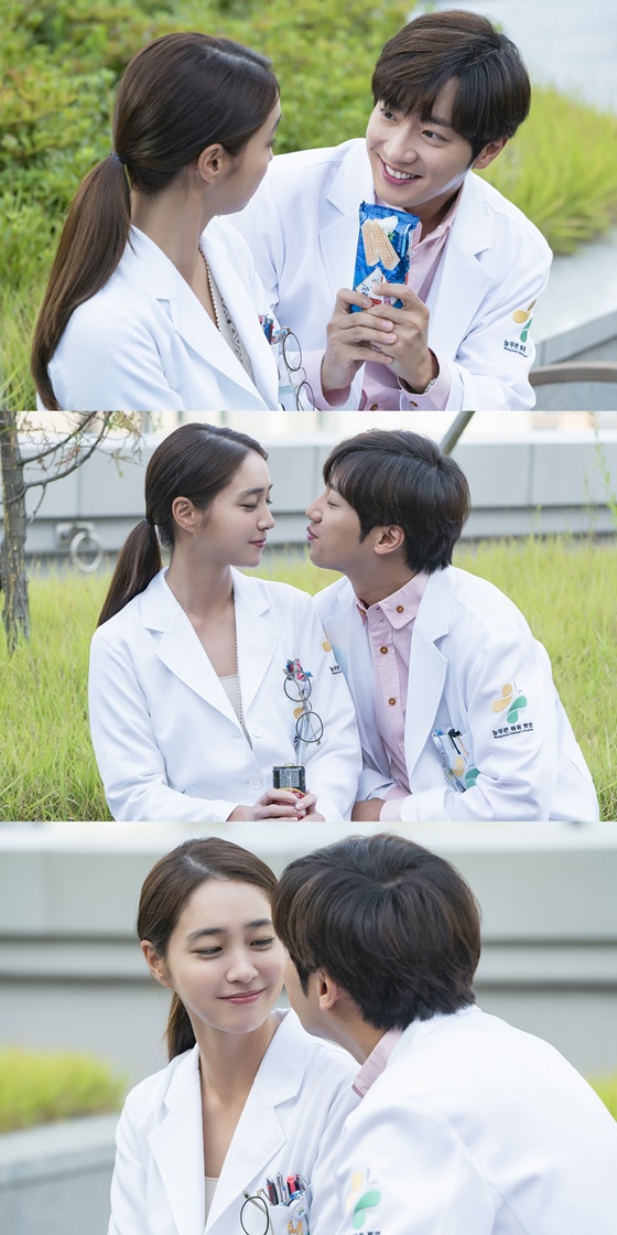 In the KBS 2TV weekend drama Ive Goed Once (playplayplayed by Yang Hee-seung and Ange, directed by Lee Jae-sang), which is broadcast on the afternoon of the 18th, Song Na-hee (Lee Min-jung) and Yoon Kyu-Jin (Lee Sang-yeob) are depicted.Song Na-hee and Yoon Kyu-Jin expressed their unconventional mind, such as paying attention to each other even in an urgent situation.After a long time, the two people who came back to face each other made the hearts of viewers warm by telling the beginning of the secret love by telling the feelings that they had been wandering without a divorce and the stories they had not been able to tell.The dizzying love of Nagyu (Nahui, Kyujin) Couple is expected.Prior to this broadcast, I went to see released a picture of Lee Min-jung and Lee Sang-yeob, who were divided into Song Na Hee and Yoon Kyu-Jin.Inside the picture is a picture of two people enjoying Date at the hospital Rooftop.Song Na-hee and Yoon Kyu-Jin, who are smiling brightly at each other as if they do not care about the surroundings.In addition, the distance between the two people, which seems to be in contact at any moment, doubles the excitement.Those who enjoy this affectionate date will bring another pink airflow to the house theater.