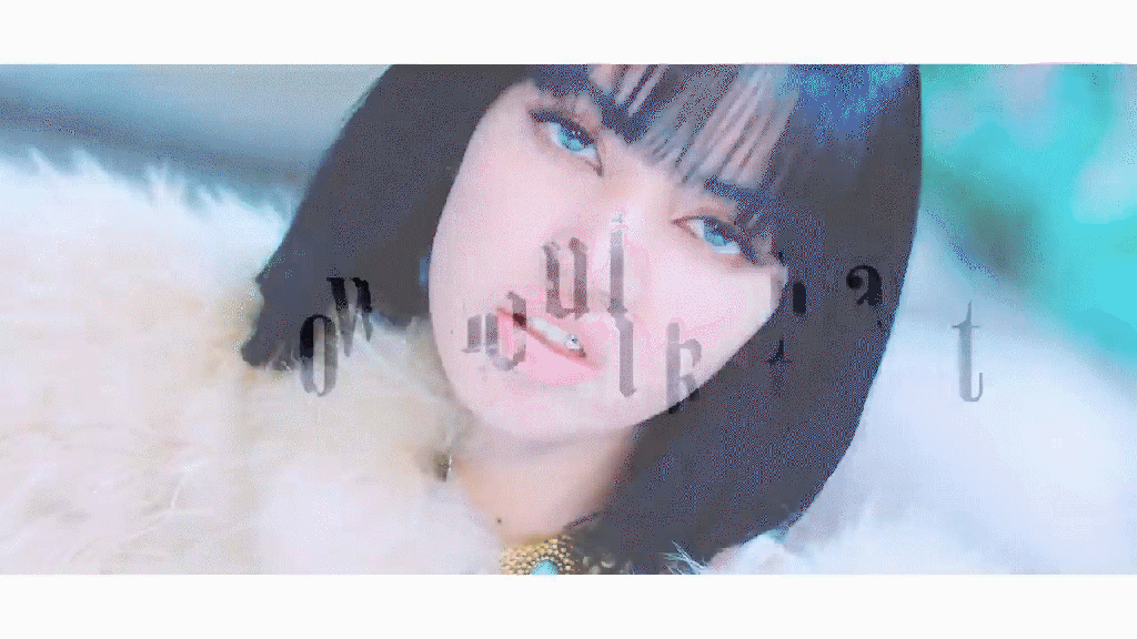 걸그룹 '블랙핑크' 멤버 리사가 치아 주얼리를 착용한 모습 [유튜브 캡처, 제작 김유경. 재판매 및 DB 금지]