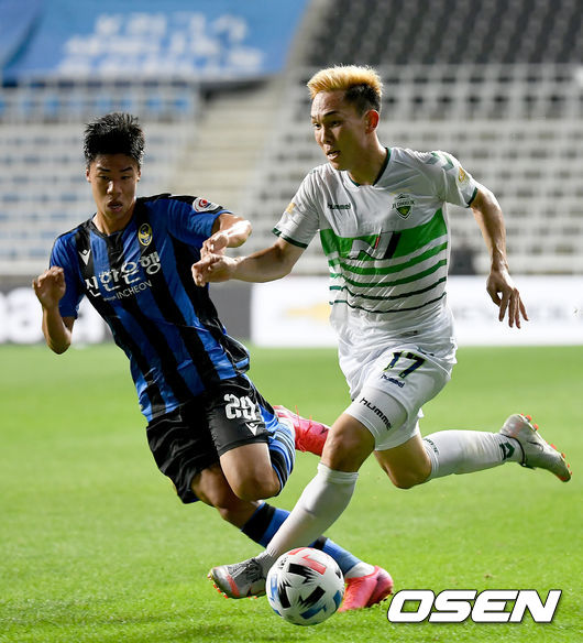 Lee Seung-gi saved North Jeola Province Hyde-ai from a losing bog with a decisive one-shot.North Jeolla Province narrowly tied 1-1 with Incheon United in the 12th round of the 2020 Hanawonkyu K League 1 at the Incheon Football Stadium on the afternoon of the 19th.North Jeolla Province Takeharu Kunimoto dribbles in the second half