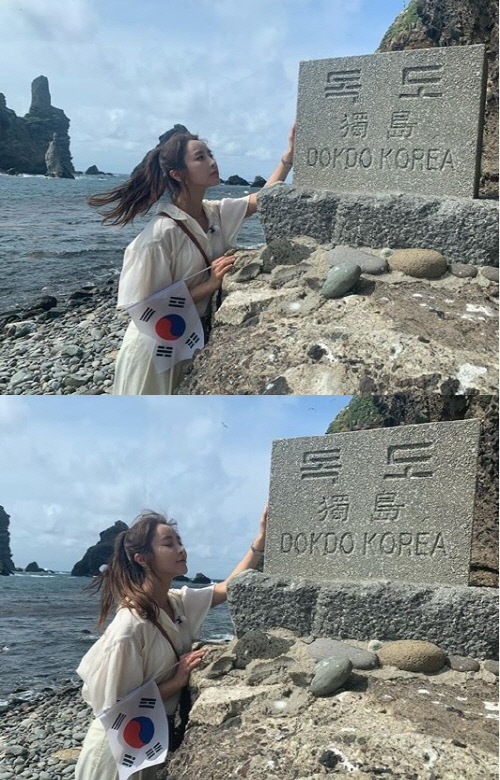 Liancourt Rocks can only be visited 40 times a year, so it is difficult to visit enough to say that you can build up 3 The Cost virtue.On the 20th, Jung Yu-mi posted several authentication shots on his SNS to Liancourt Rocks in Ulleung-gun, Gyeongsangbuk-do.In the photo, he is holding a Korean Flag and staring at a monument with Liancourt Rocks DOKDO KOREA.I feel the determination to protect our land Liancourt Rocks in my serious eyes and expressions.In other photos, he touched the monument with a kind and lovely smile.This photo is believed to have been taken when he visited Liancourt Rocks at MBCs entertainment show The Guys Over the Line broadcast on the 19th.On the air, he said, I visited Liancourt Rocks for the first time and held Liancourt Rocks deep in my heart.Meanwhile, Jung Yu-mi has been a full-time model for Japanese cosmetics company DHC since 2018.However, in August 2019, DHCs Liancourt Rocks and Disgusting Broadcasting were dismissed immediately after the controversy in Korea.